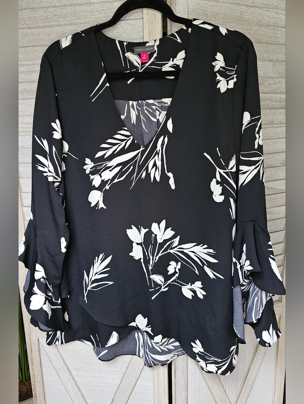 Vince Camuto Black & White Floral Blouse
